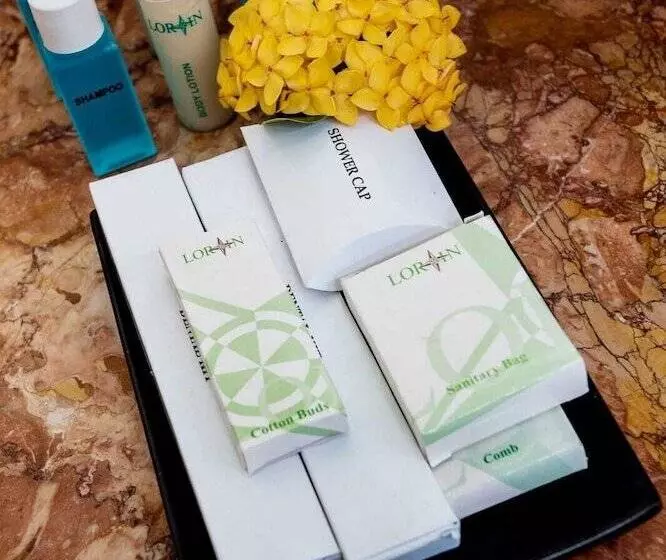 호텔 Lorin Beach Resort Belitung