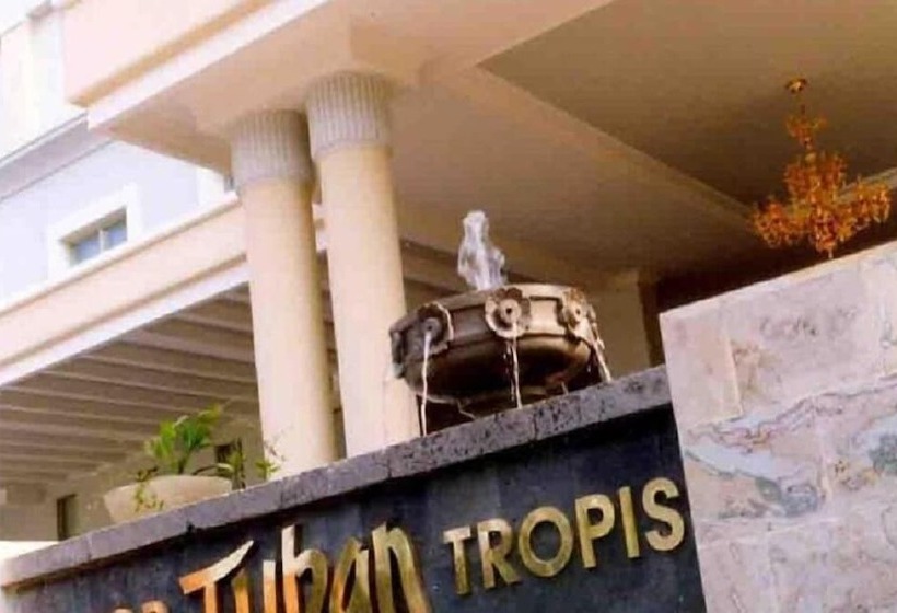 בית מלון כפרי Resor Tuban Tropis