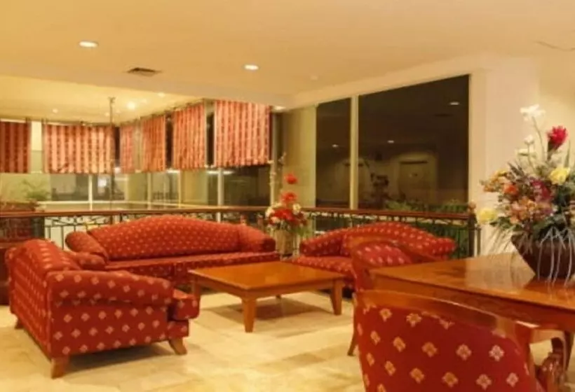 هتل Resor Tuban Tropis