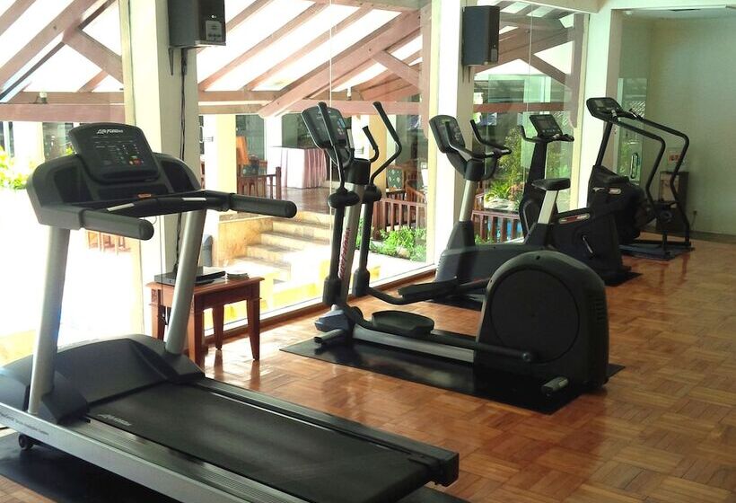 בית מלון כפרי Resor Tuban Tropis