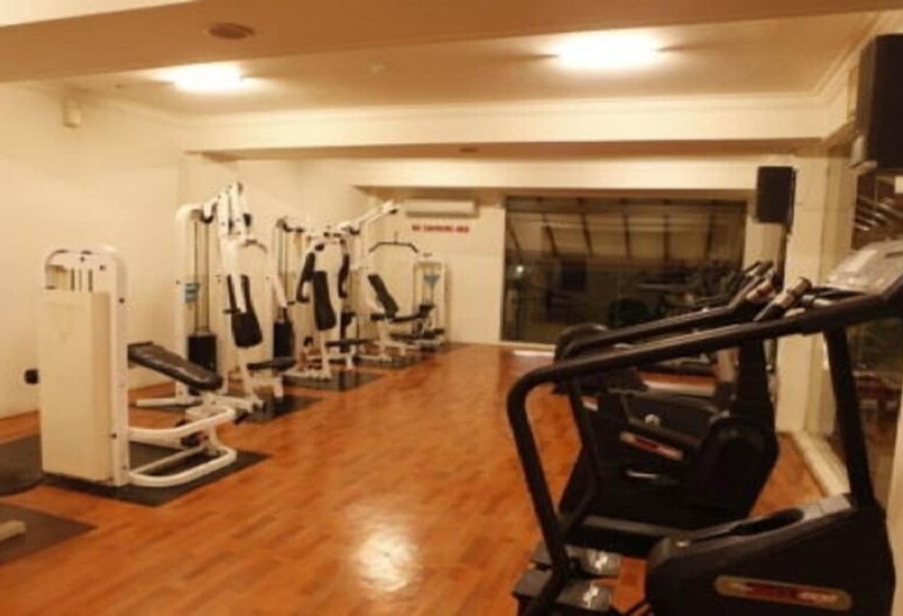 בית מלון כפרי Resor Tuban Tropis