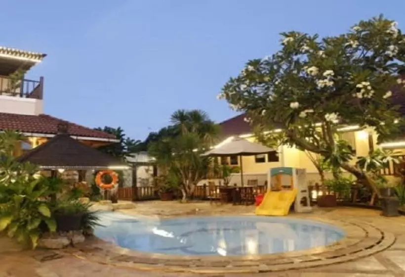هتل Resor Tuban Tropis