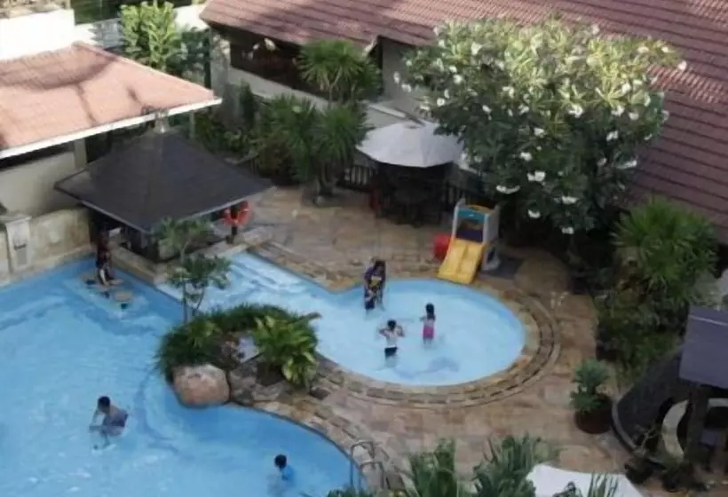 هتل Resor Tuban Tropis