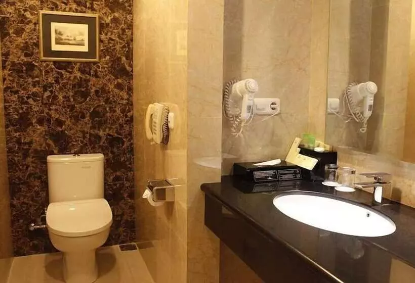 هتل Resor Tuban Tropis