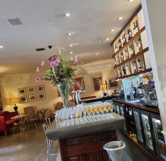 호텔 The Racquet Club