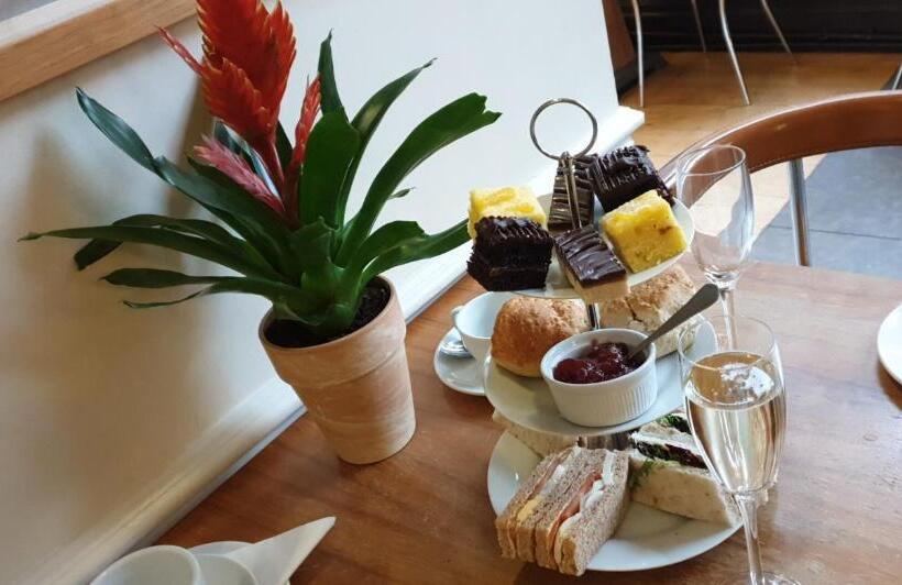 호텔 The Racquet Club