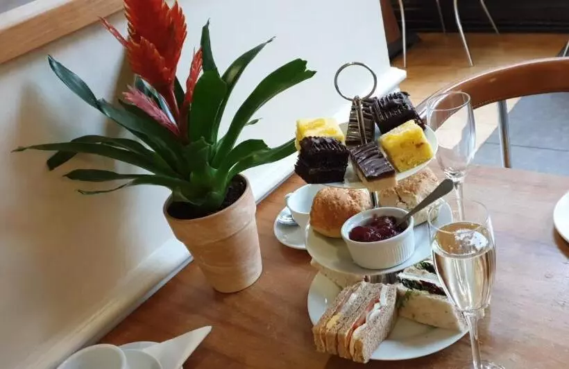 호텔 The Racquet Club