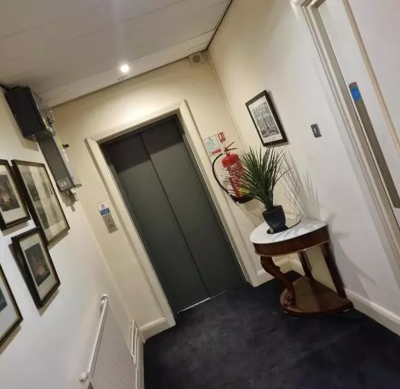 호텔 The Racquet Club