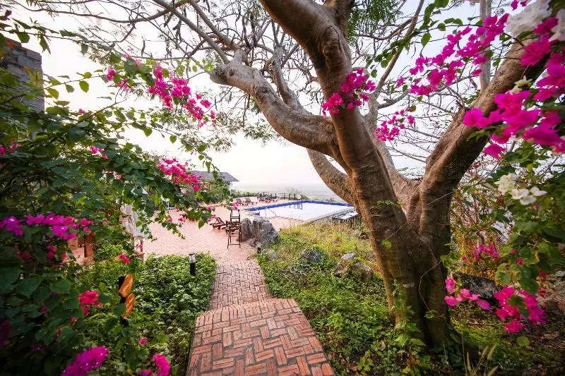 هتل Victoria Nui Sam Lodge