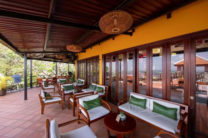 هتل Victoria Nui Sam Lodge