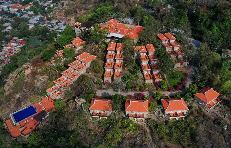 هتل Victoria Nui Sam Lodge