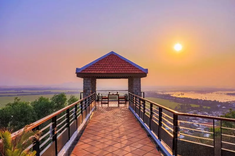 هتل Victoria Nui Sam Lodge