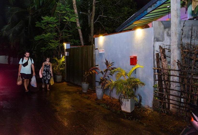 Bed and Breakfast Red Eyes Cottage Hikkaduwa