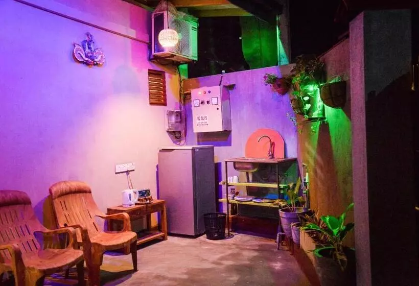 Aamiaismajoitus (B&B) Red Eyes Cottage Hikkaduwa