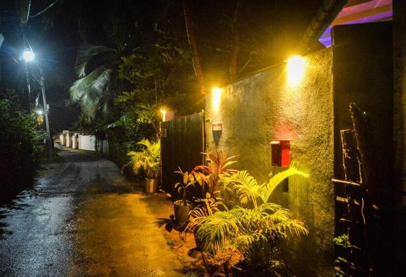 Bed and Breakfast Red Eyes Cottage Hikkaduwa