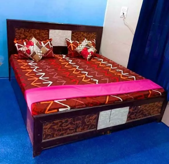 Hotelli Oyo 70101 Bhati