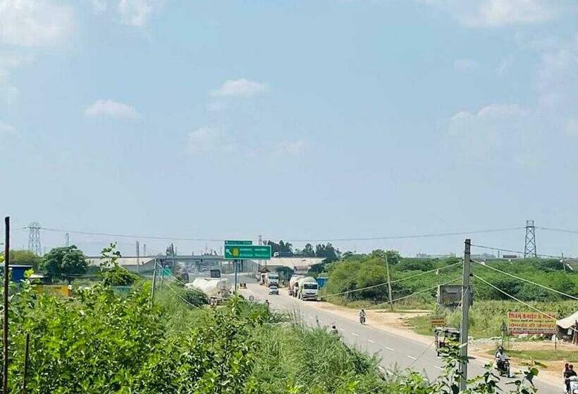 Hotel Pop 70112  Sunshine