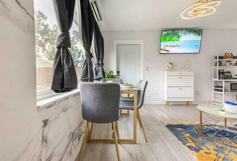 بنسيون Cozy Miami Modern Paradise Near Hardrock Stadium!