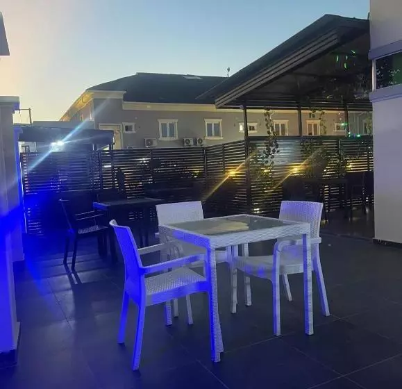 هتل Beniks Courtyard