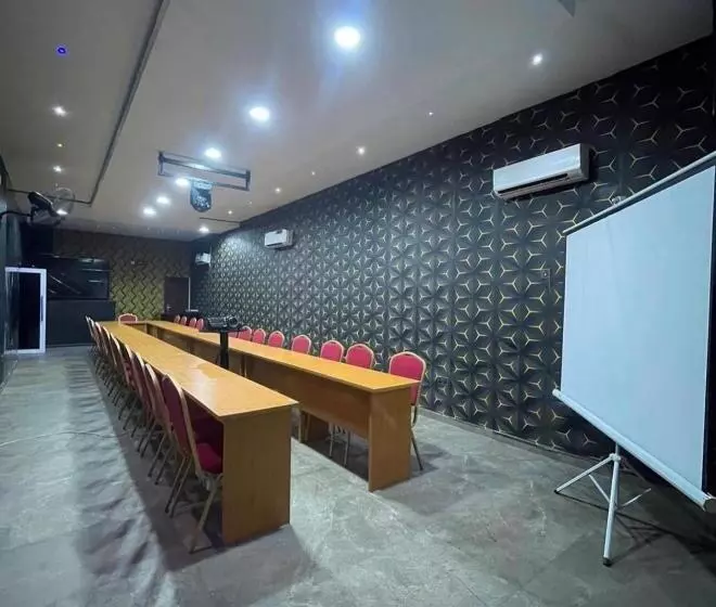 هتل Beniks Courtyard