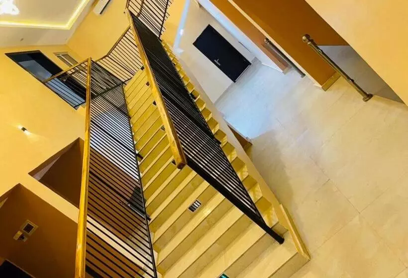 هتل Beniks Courtyard