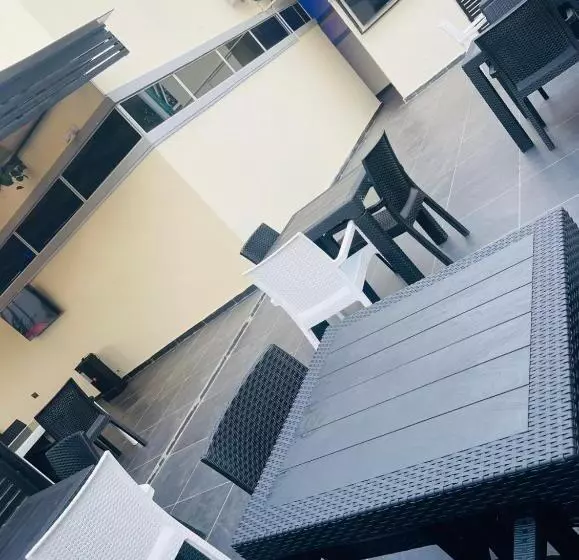 هتل Beniks Courtyard