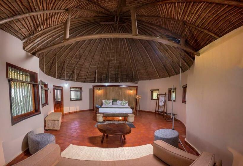 هتل Tilenga Safari Lodge