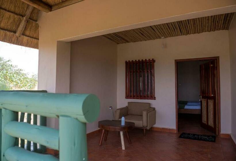 هتل Tilenga Safari Lodge