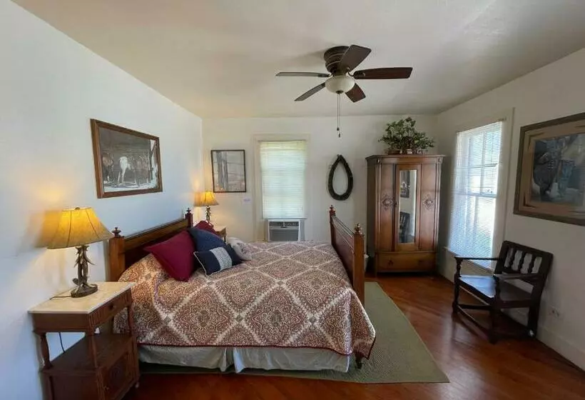 Majatalo Carriage Inn   Utopia Suite 4