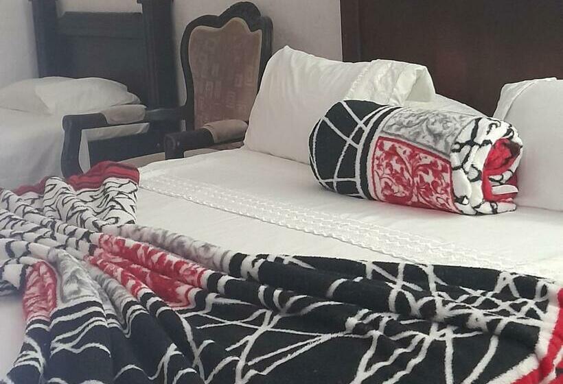 פנסיון Luna Roja