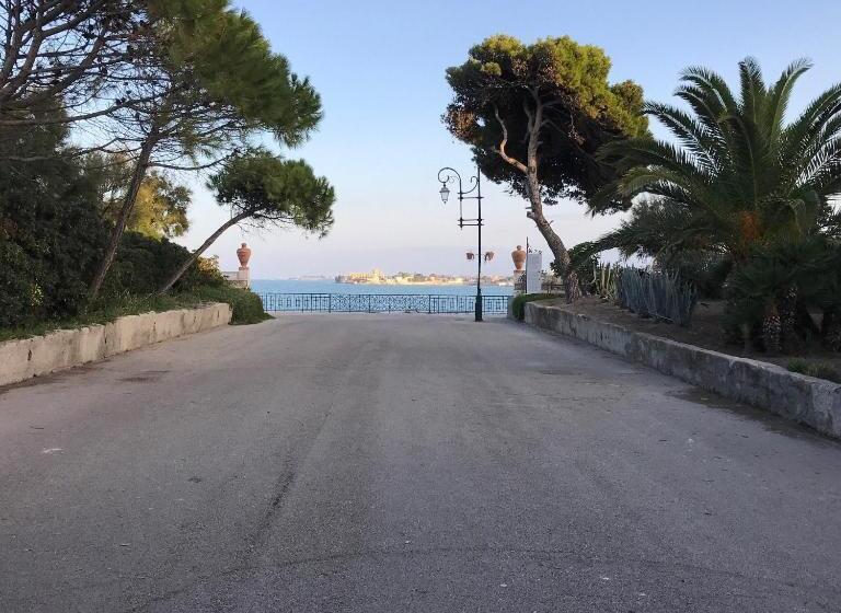 ベッドアンドブレックファースト Elena 39