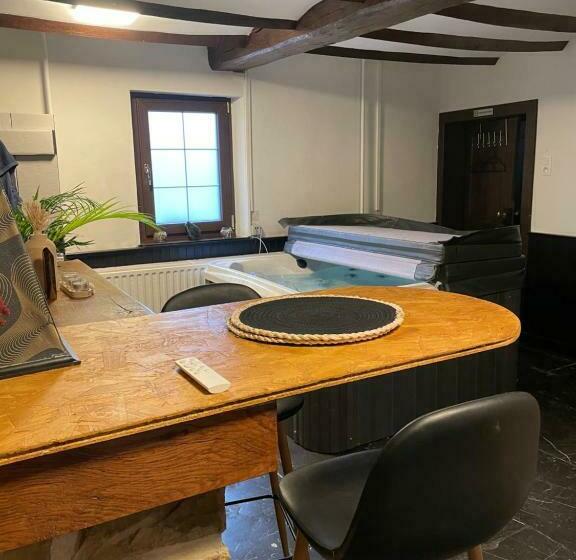 펜션 Casa Wellness Floreffe Jacuzzi