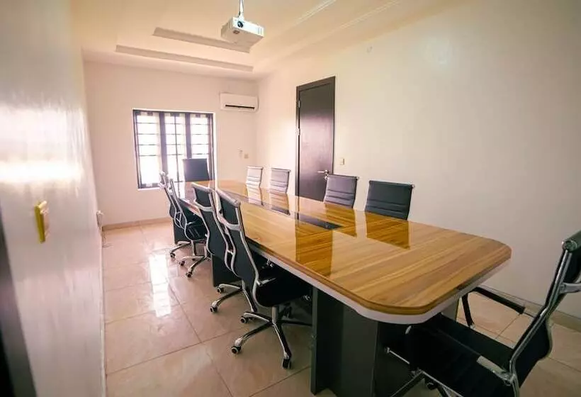 247 Luxury Hotel & Apartment Ajah