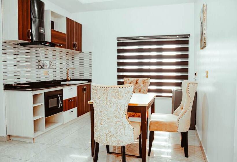 247 Luxury Hotel & Apartment Ajah