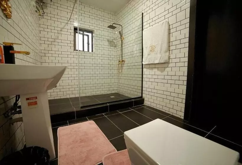 247 Luxury Hotel & Apartment Ajah