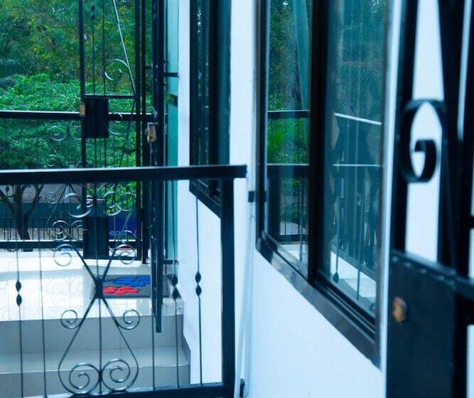 تختخواب و صبحانه Flamingo Hotel Kinyerezi