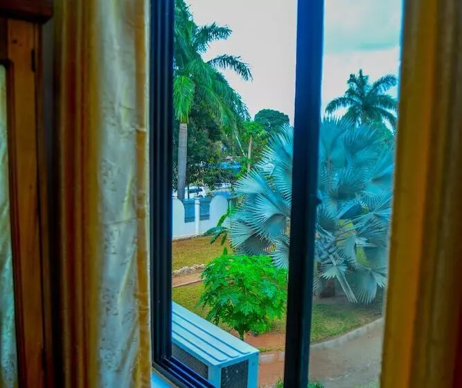 تختخواب و صبحانه Flamingo Hotel Kinyerezi