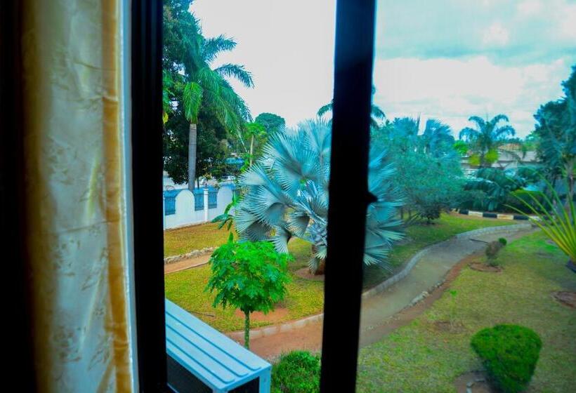 تختخواب و صبحانه Flamingo Hotel Kinyerezi