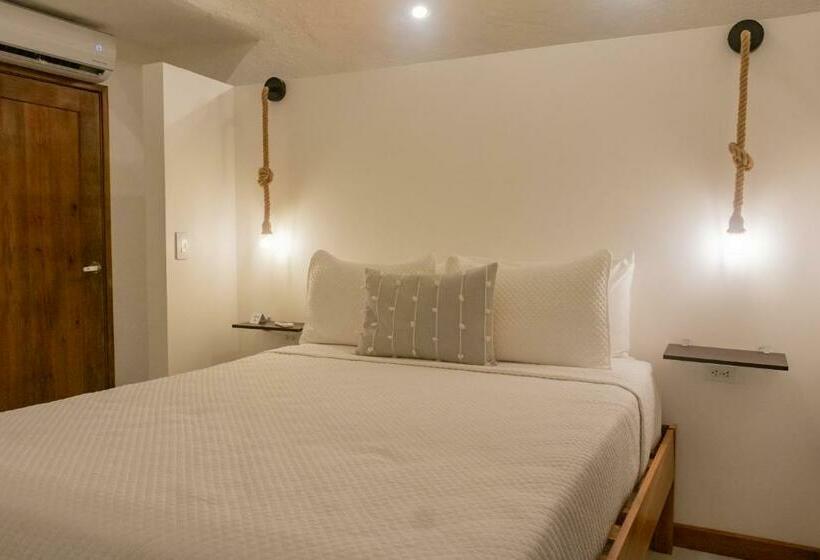 هتل Igloo Island Domes