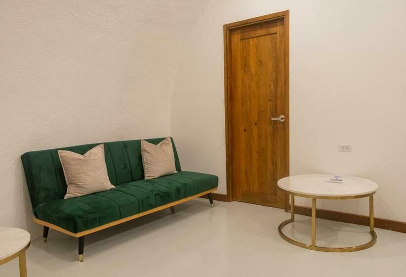 هتل Igloo Island Domes