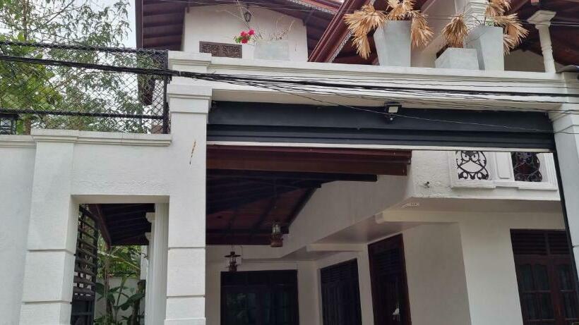 펜션 Rajasinhge Villa