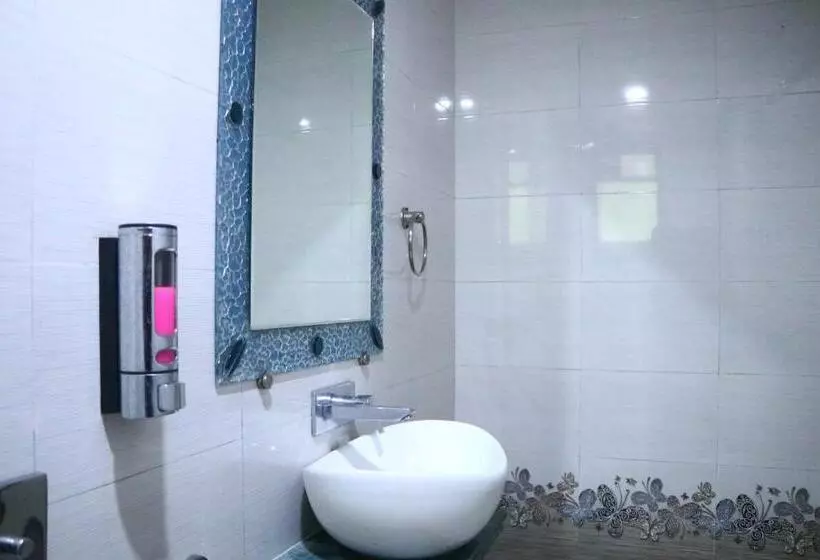 Hotelli Neuaura Stays