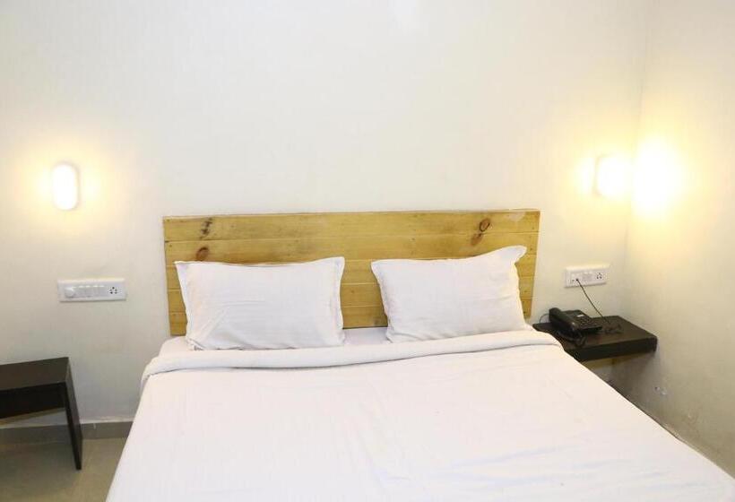 Hotelli Neuaura Stays