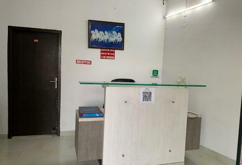 בית מלון כפרי Oyo 70062 Chaudhary Guest House Oyo