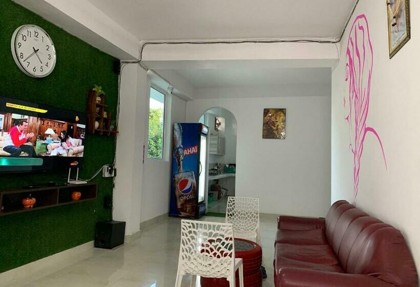 בית מלון כפרי Oyo 70062 Chaudhary Guest House Oyo