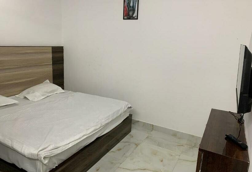 בית מלון כפרי Oyo 70062 Chaudhary Guest House Oyo