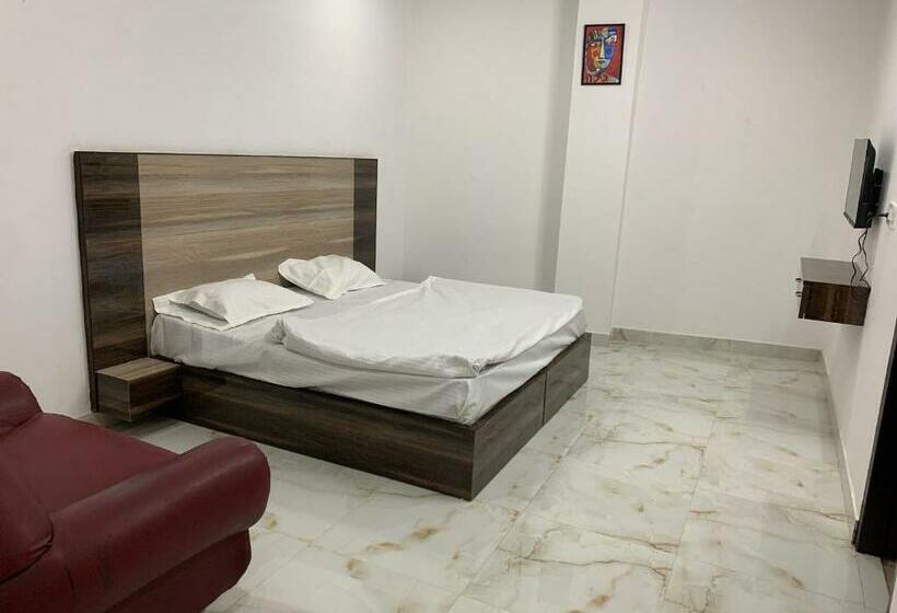 בית מלון כפרי Oyo 70062 Chaudhary Guest House Oyo