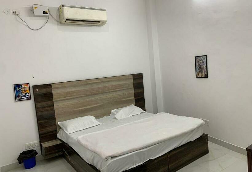 בית מלון כפרי Oyo 70062 Chaudhary Guest House Oyo