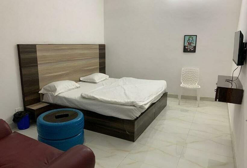 בית מלון כפרי Oyo 70062 Chaudhary Guest House Oyo