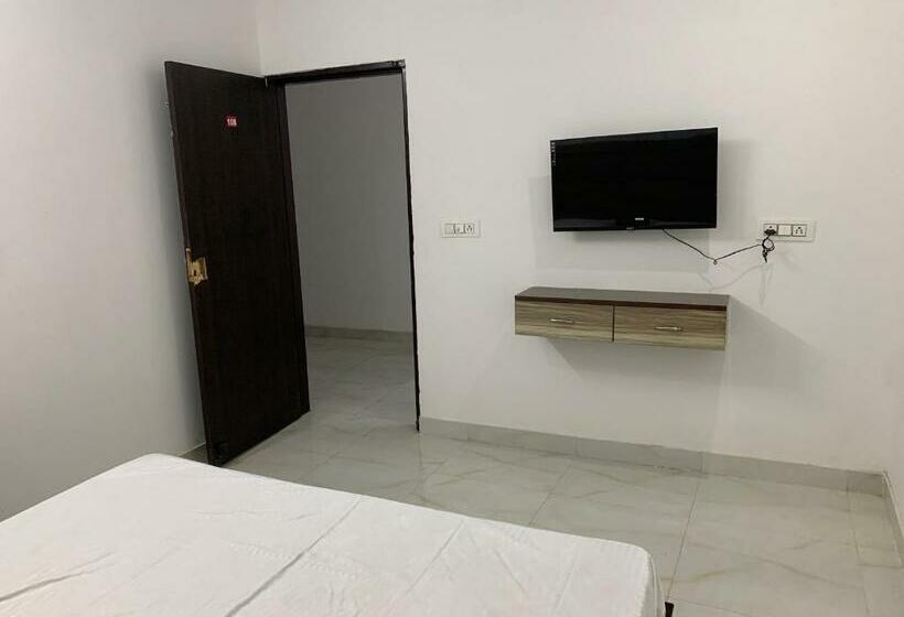 בית מלון כפרי Oyo 70062 Chaudhary Guest House Oyo